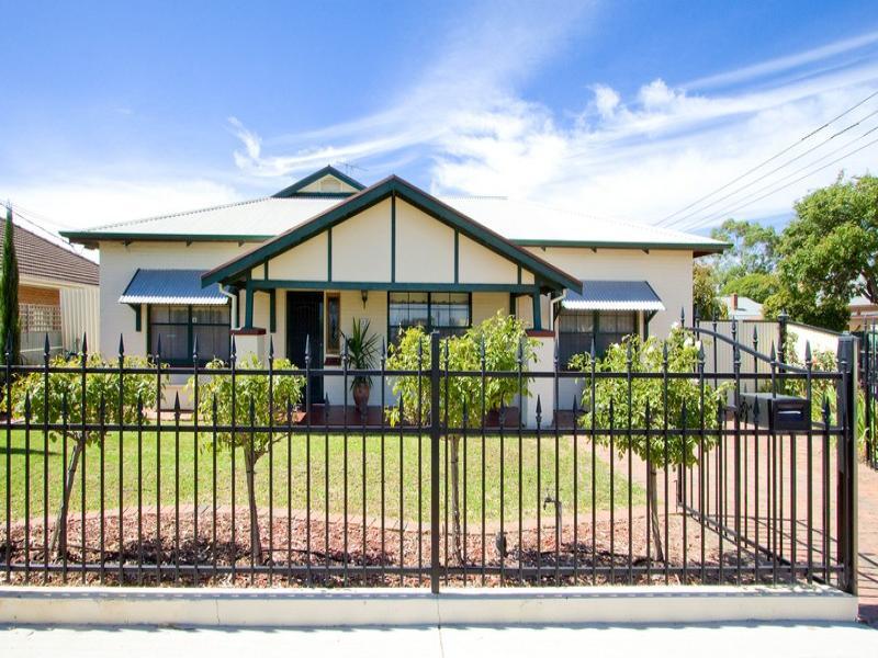 17 Koolunda Avenue