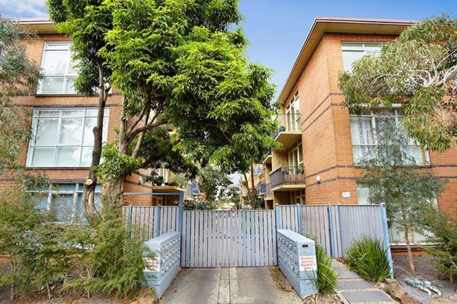 17/23 Robe Street, St Kilda RT Edgar