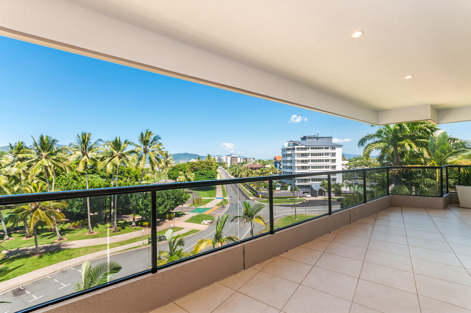 Unit 17/281 The Esplanade, Cairns North QLD 4870