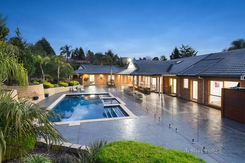 18 Illawong Drive