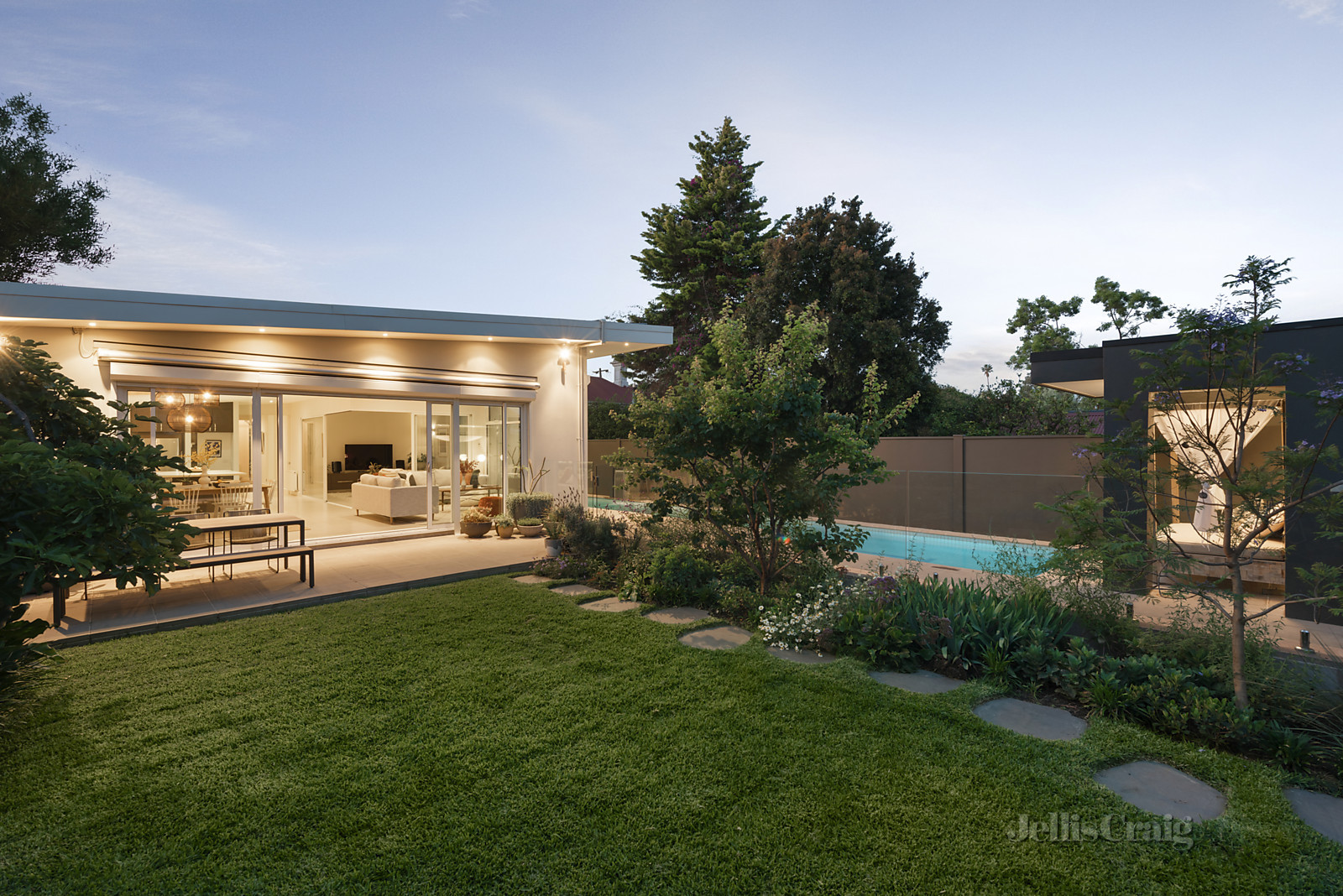 18 Knowles Street, Northcote
- Print Image 1