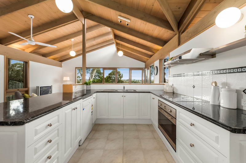 18 Sinclair Avenue, Templestowe Lower