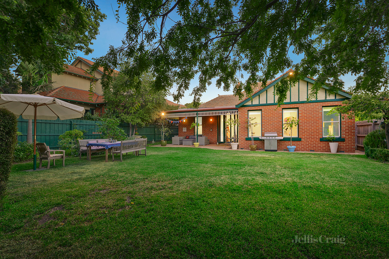 18 Staniland Avenue