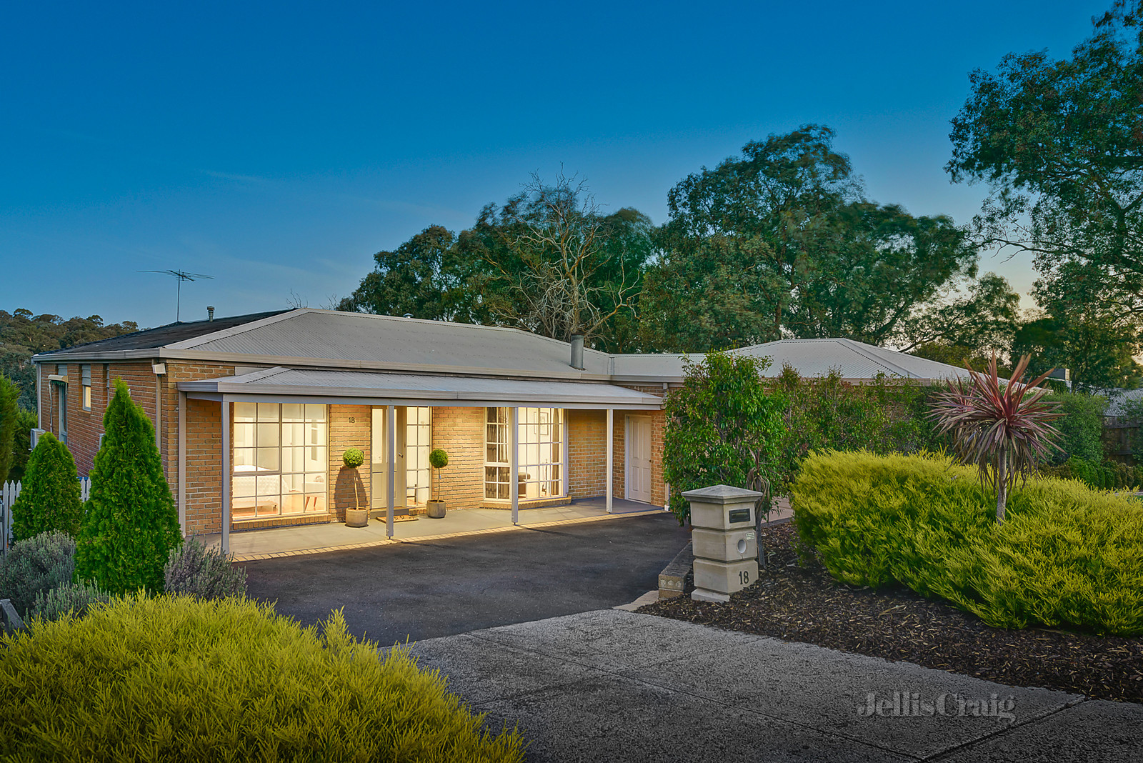 18 Stuart Street, Greensborough
- Print Image 1