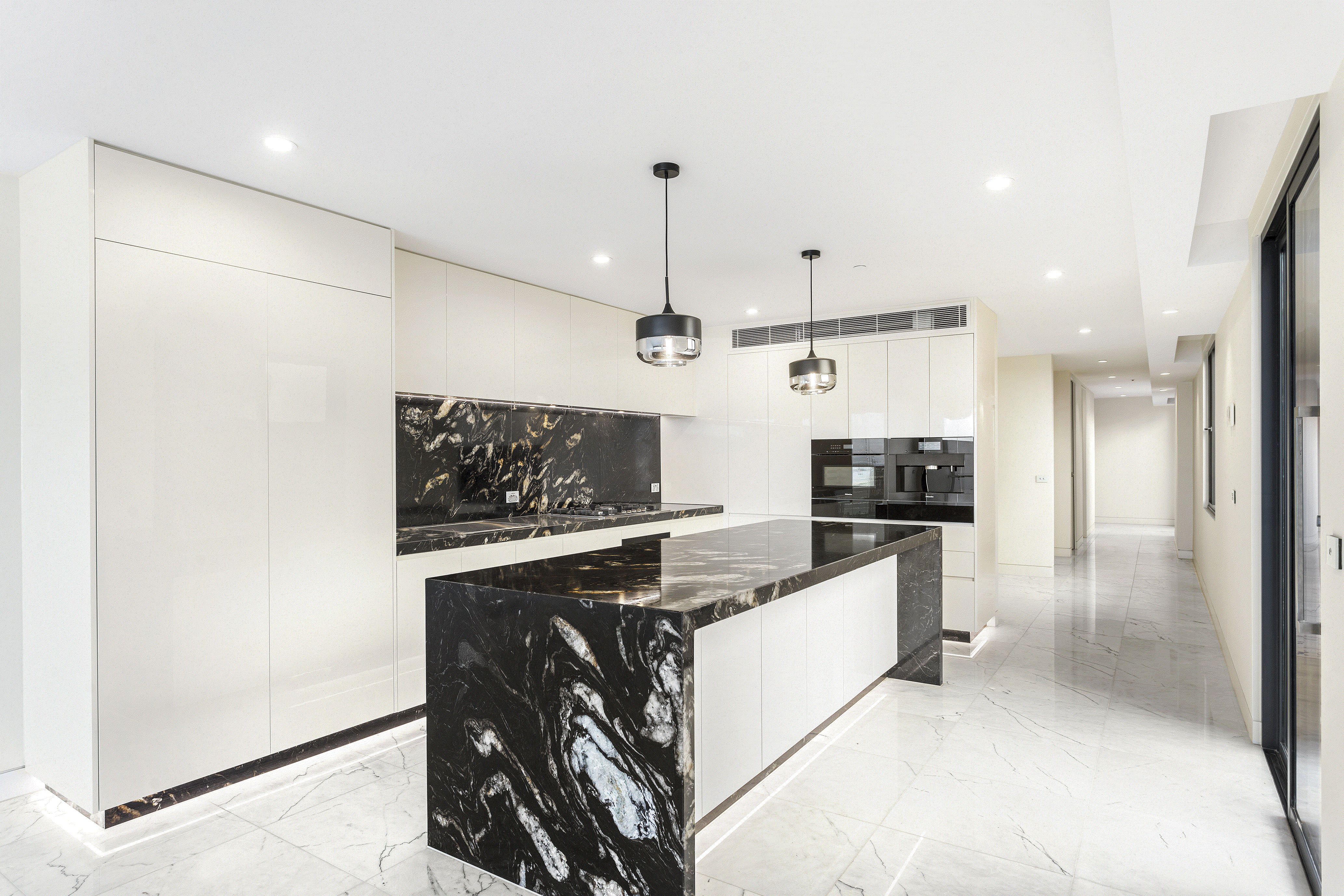 https://images.listonce.com.au/listings/182-esplanade-brighton-vic-3186/306/01923306_floorplan_01.gif?ADEZQaykaTk