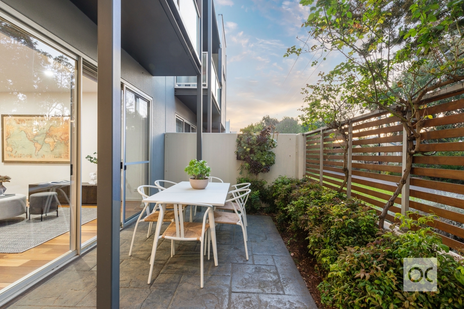 1/86A Charles Street