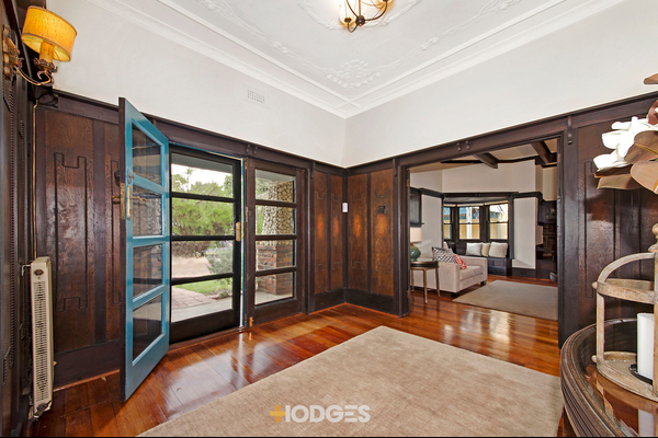 2 Keys Avenue Brighton East