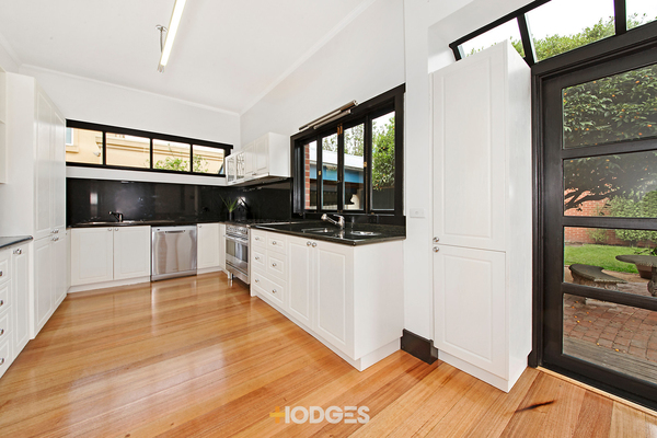 2 Keys Avenue Brighton East