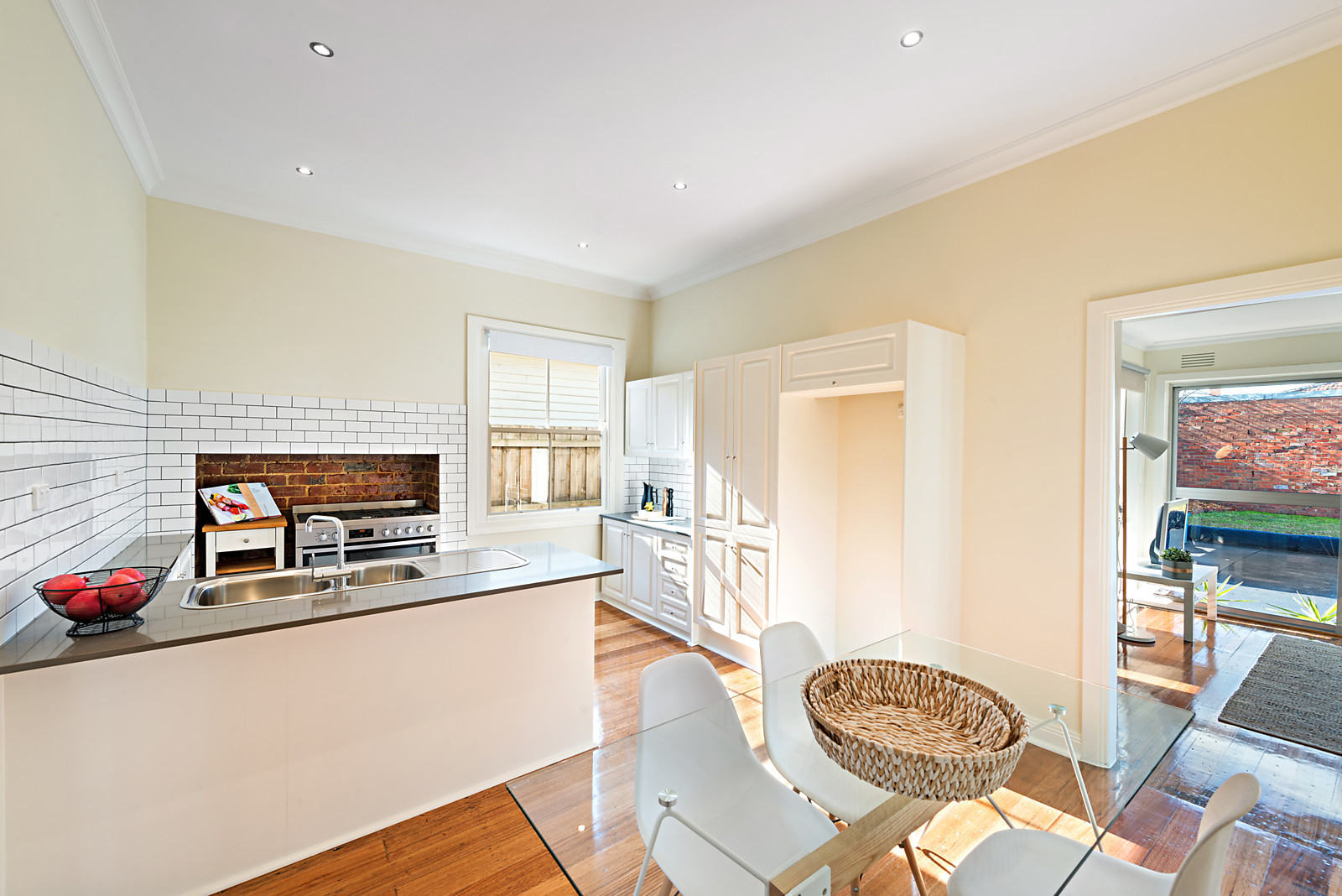 206 melville road, pascoe vale south, vic, 3044 206 melville road, pascoe vale south, vic, 3044
