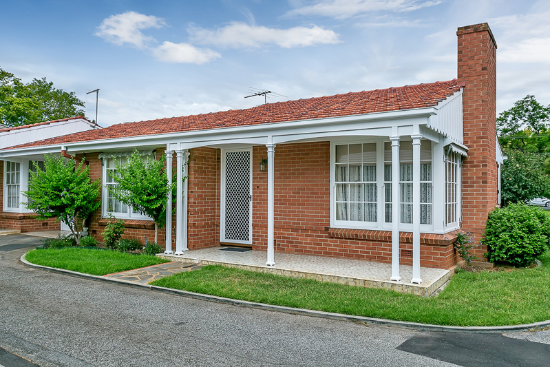 2/10 Thornber Street