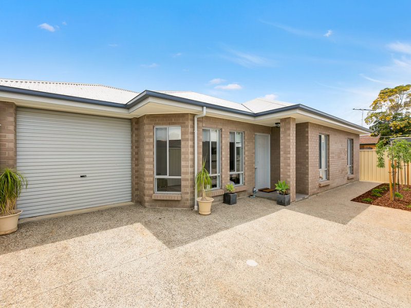 2/11 Munro Avenue