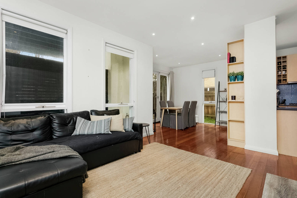 2/12 Vautier Street Elwood