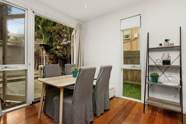 2/12 Vautier Street Elwood