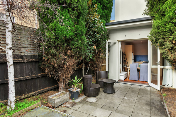 2/12 Vautier Street Elwood
