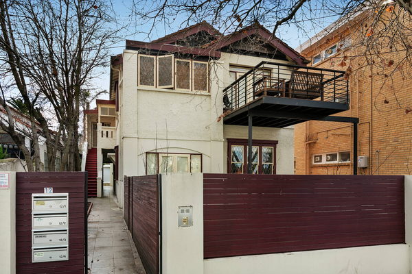 2/12 Vautier Street Elwood