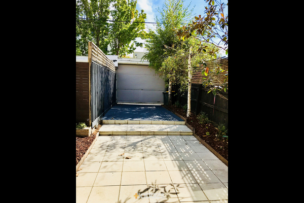 2/12 Vautier Street Elwood
