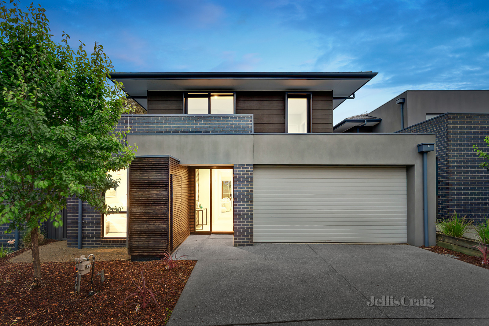 2/13 Evelyn Way, St Helena
- Print Image 1