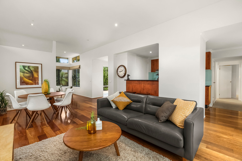 2/15 Boronia Grove, Doncaster East