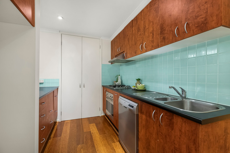 2/15 Boronia Grove, Doncaster East