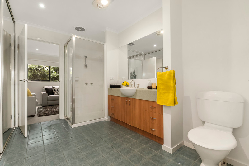 2/15 Boronia Grove, Doncaster East