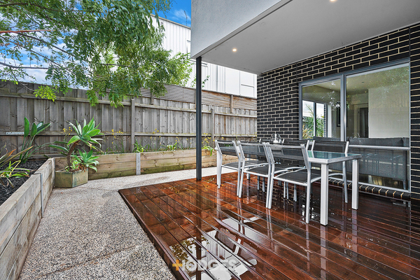 2/16 Collins Street Geelong West