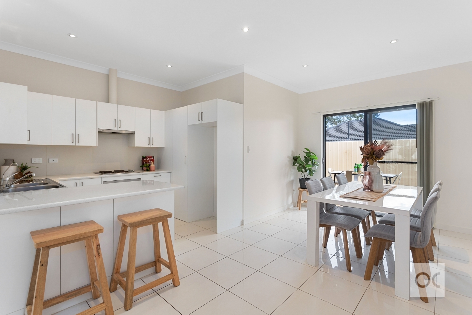 2/19 Harrow Road