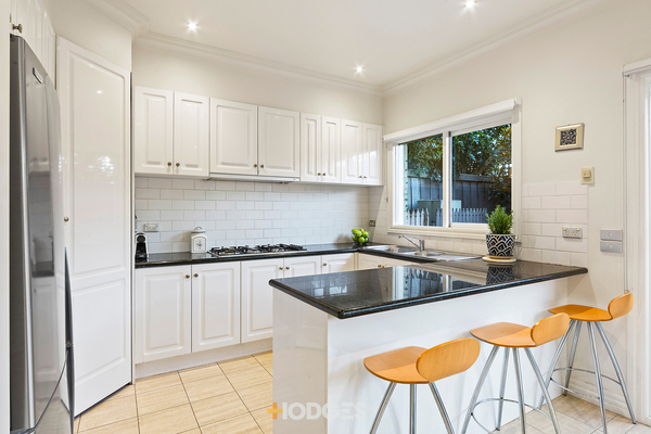 2/19 Holyrood Street Hampton