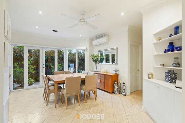 2/19 Holyrood Street Hampton