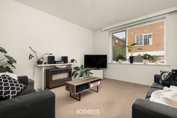 2/2 Parkside Street Elsternwick