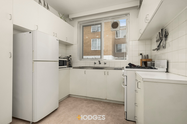 2/2 Parkside Street Elsternwick