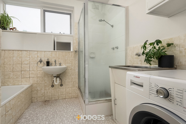 2/2 Parkside Street Elsternwick
