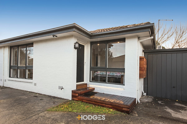 2/233 Warrigal Road Cheltenham