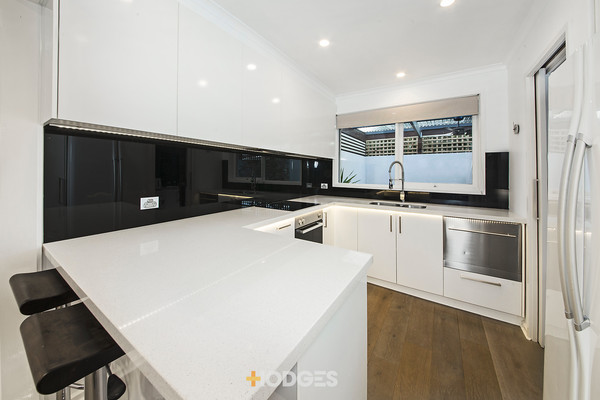 2/233 Warrigal Road Cheltenham