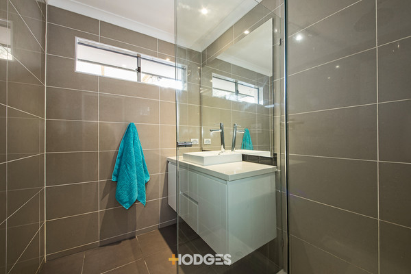 2/233 Warrigal Road Cheltenham