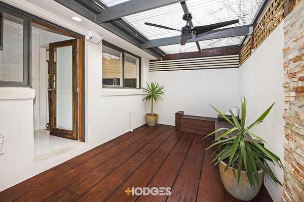 2/233 Warrigal Road Cheltenham