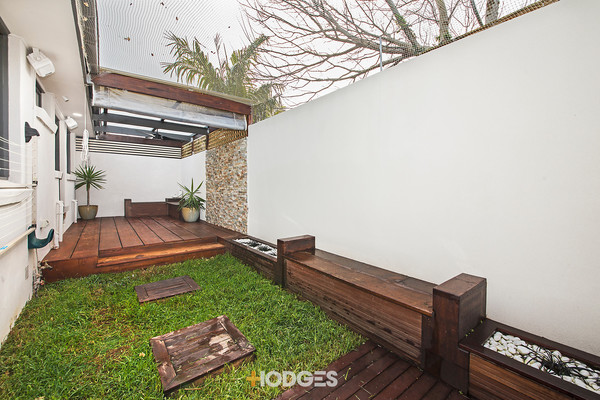 2/233 Warrigal Road Cheltenham