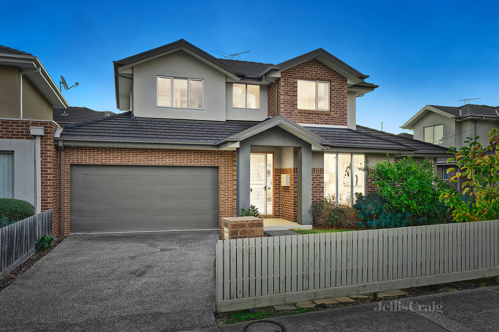2/245 Lawrence Road, Mount Waverley
- Print Image 1