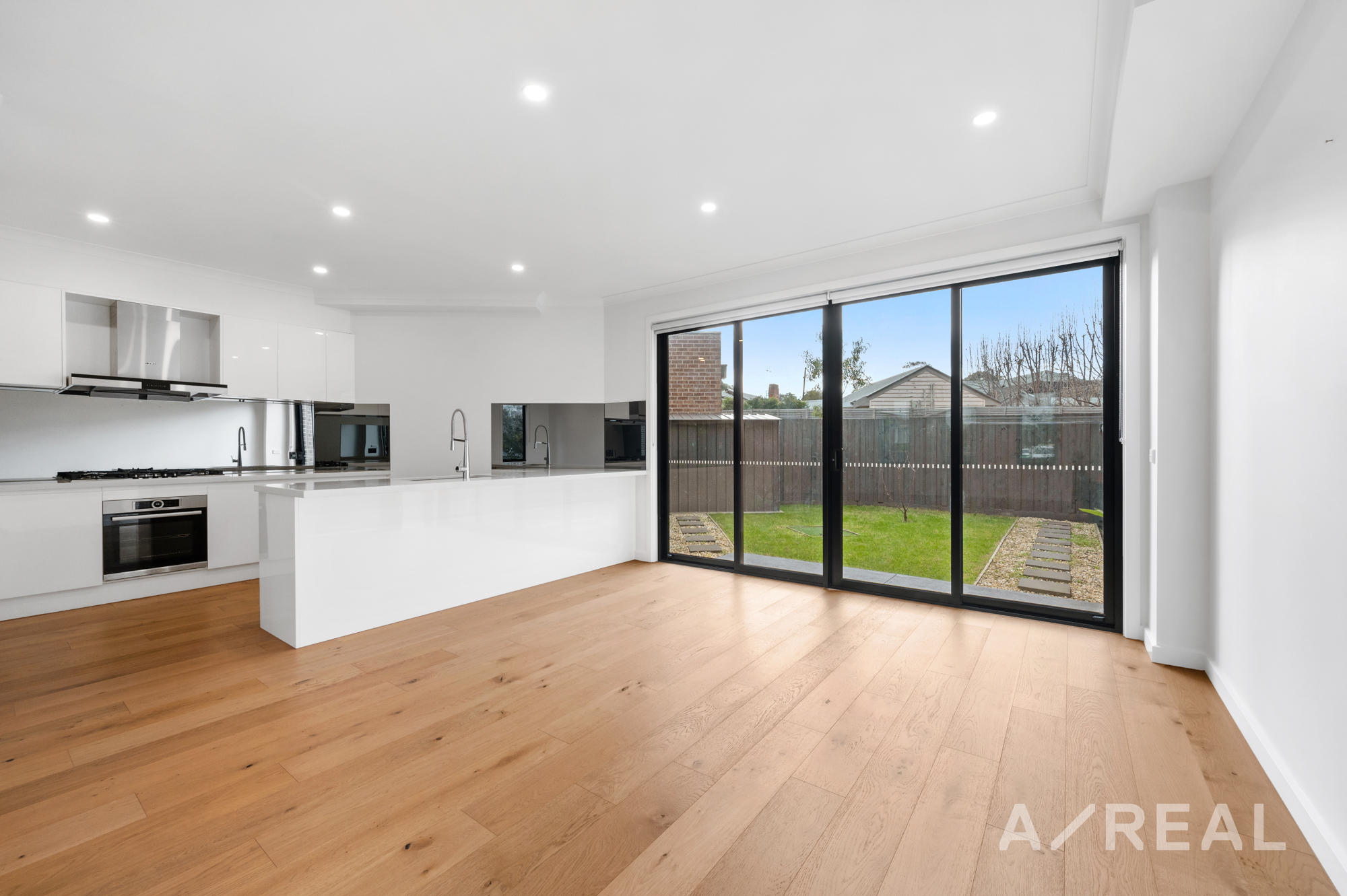 2/25 Dixon Grove, Blackburn VIC 3130 