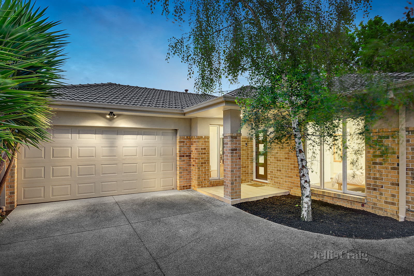2/25 Mclaren Street, Mount Waverley
- Print Image 1
