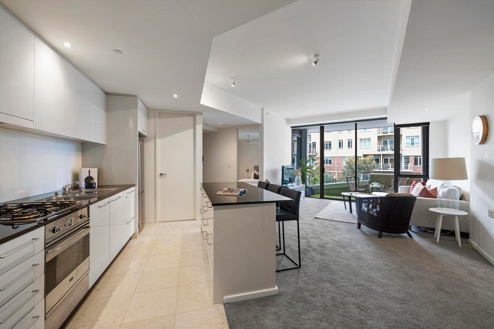 https://images.listonce.com.au/listings/2285-rouse-street-port-melbourne-vic-3207/237/01780237_floorplan_01.gif?QpX5nmgP9s8