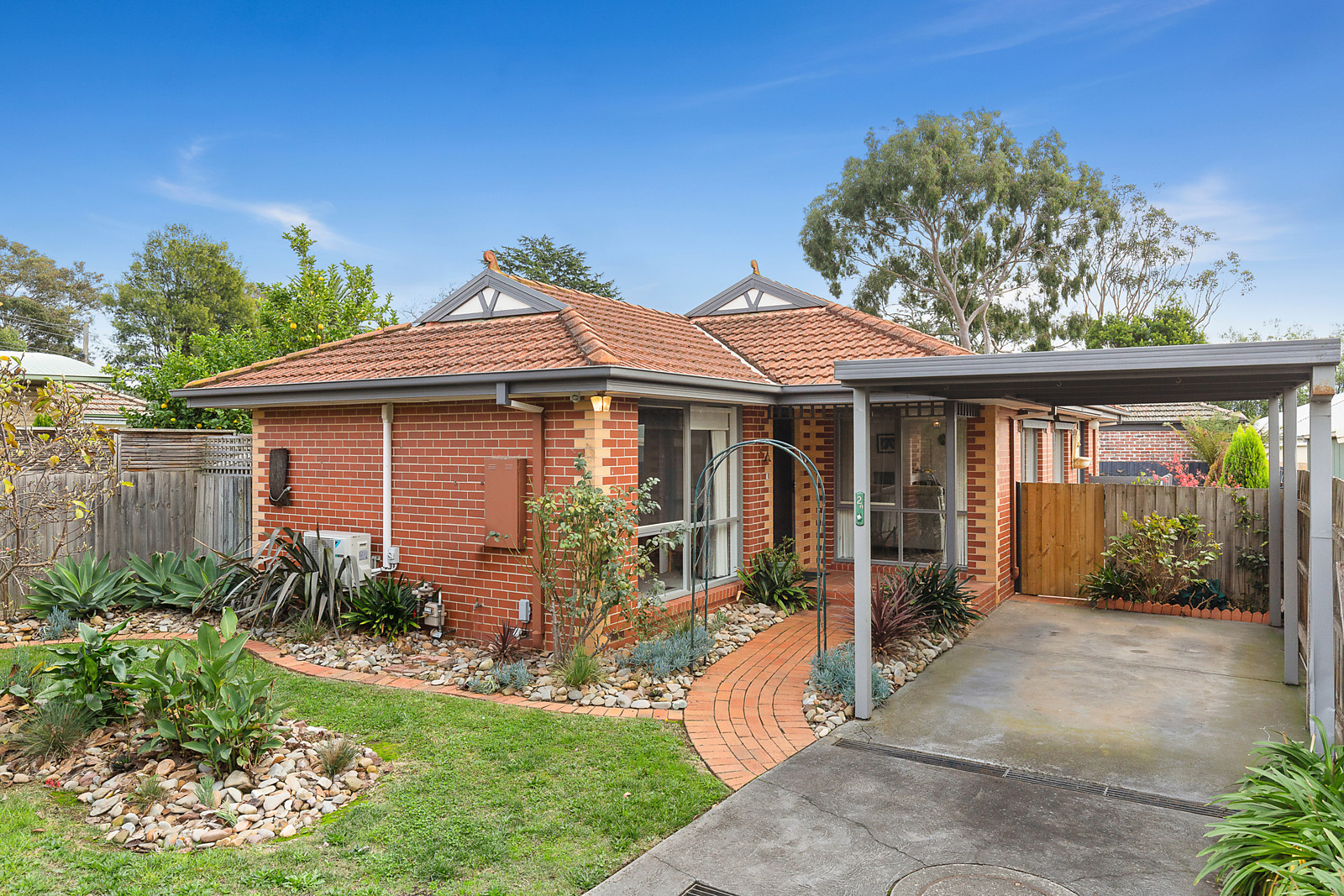 2/2a Wooddale Grove, Mitcham
- Print Image 1