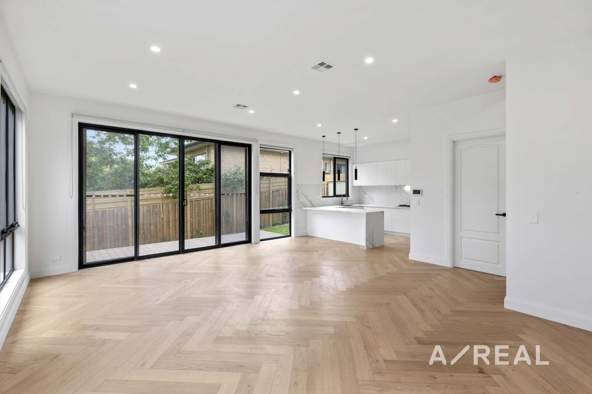 2/30 Wadham Parade, Mount Waverley VIC 3149 