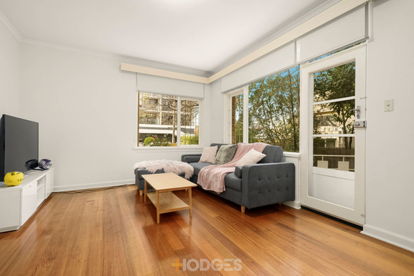 2/323 Orrong Road St Kilda East