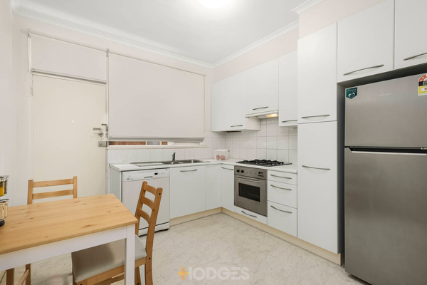 2/323 Orrong Road St Kilda East