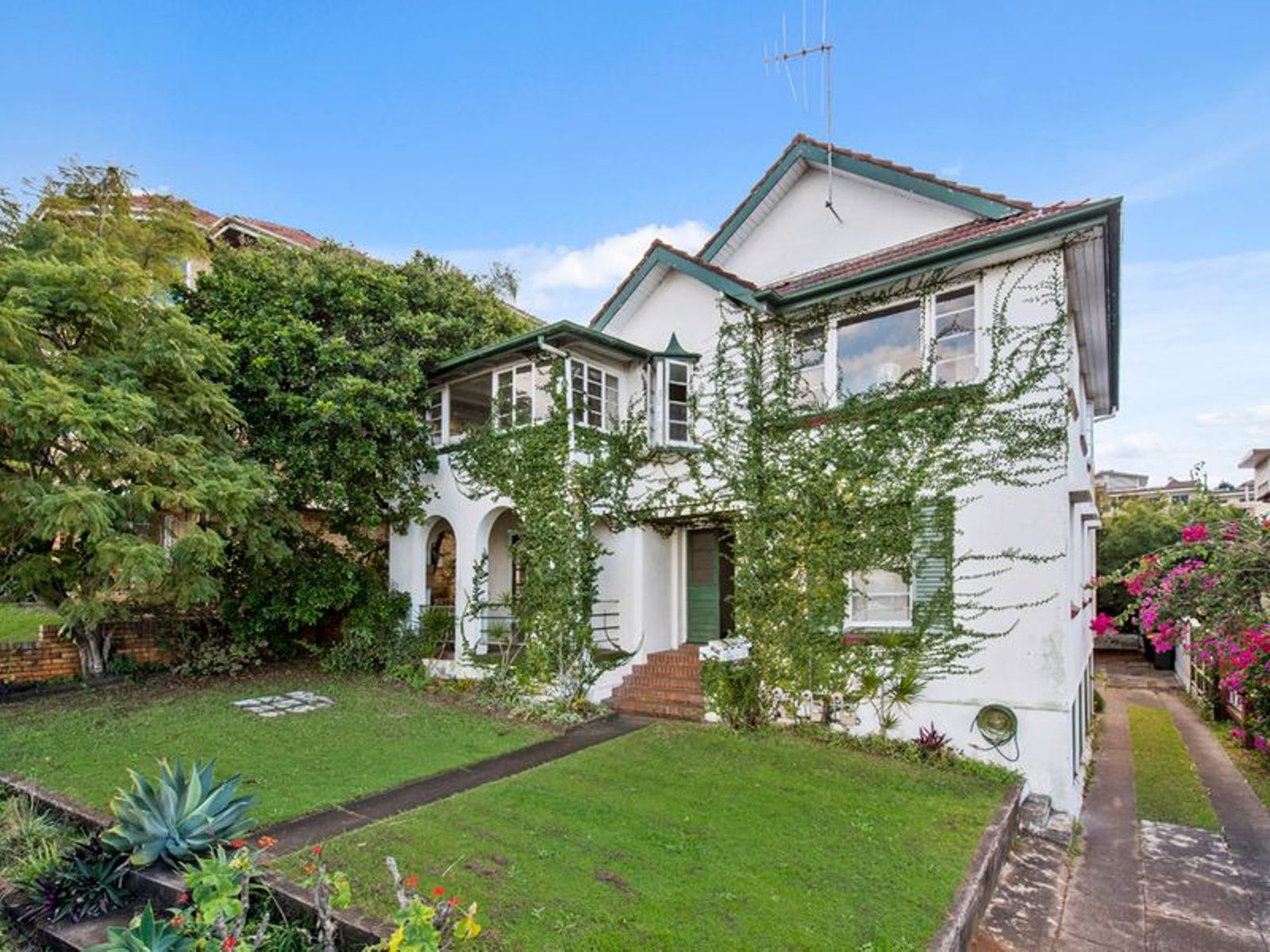 2/394 Kingsford Smith Drive, HAMILTON QLD 4007