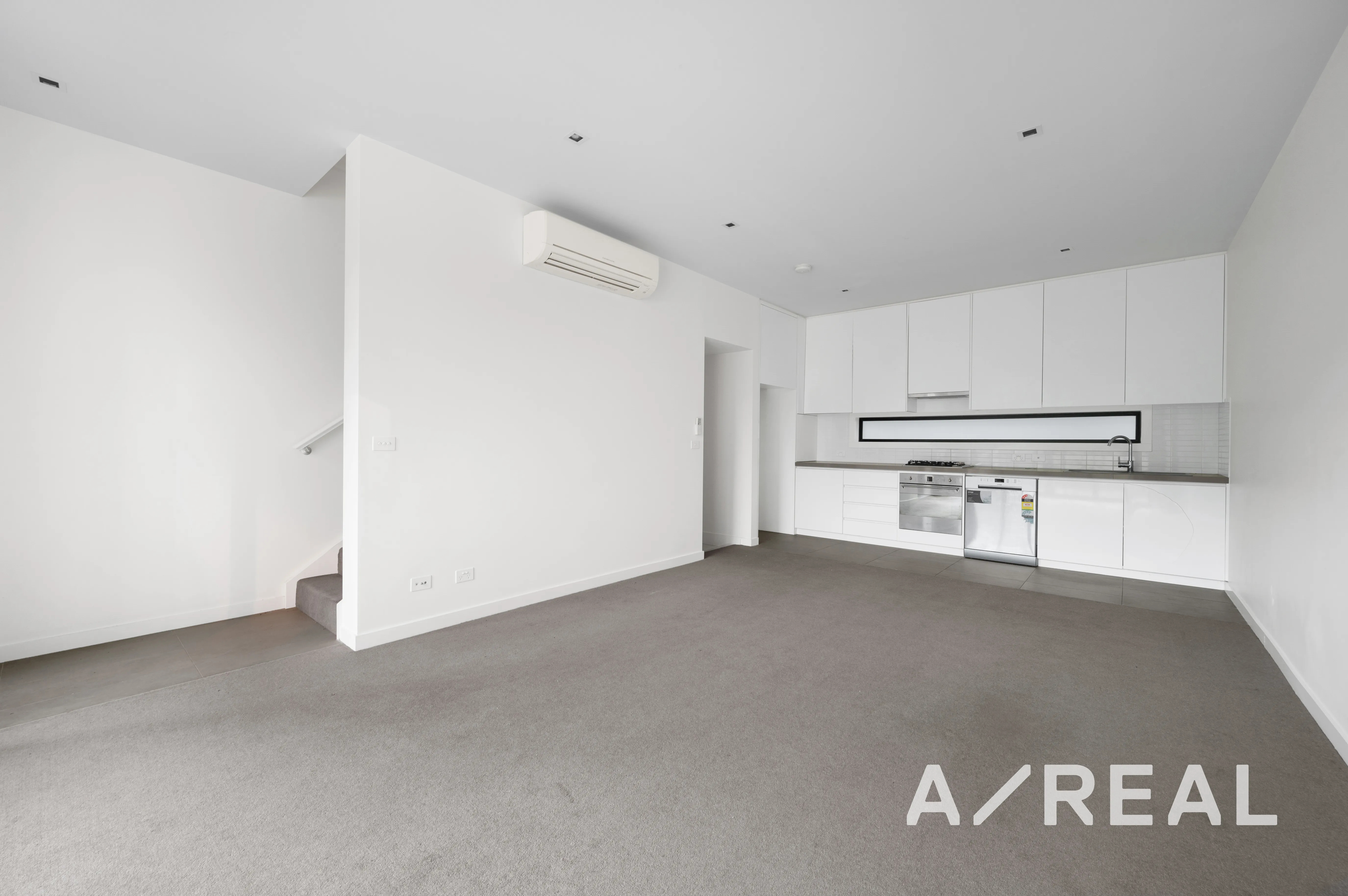 2/425 Warrigal Road, Burwood VIC 3125 