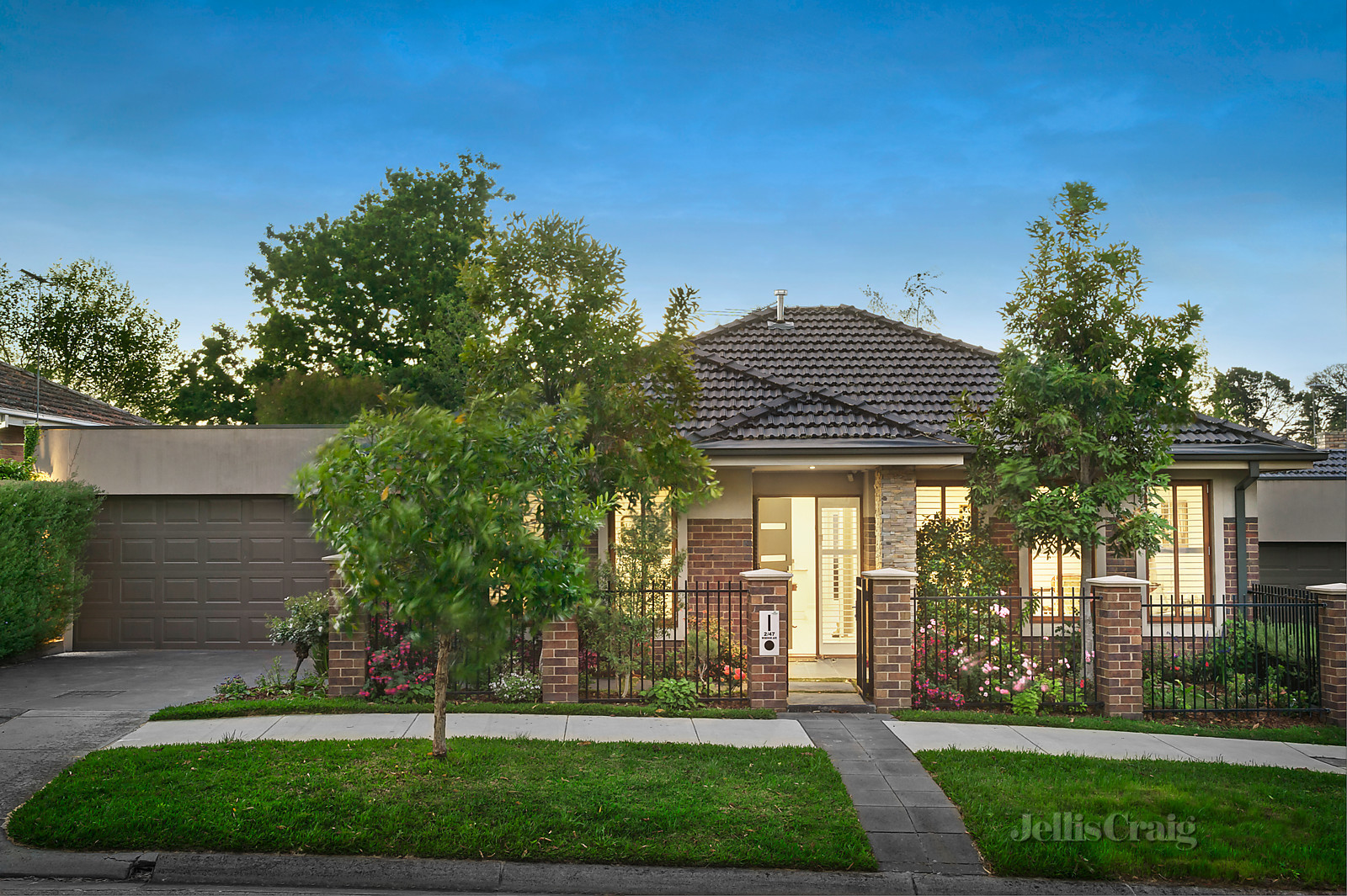 2/47 Windsor Avenue, Mount Waverley
- Print Image 1