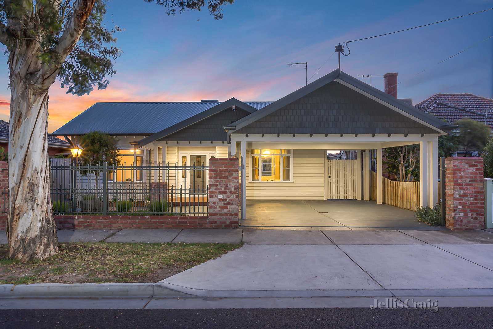 25 Prendergast Street, Pascoe Vale South
- Print Image 1