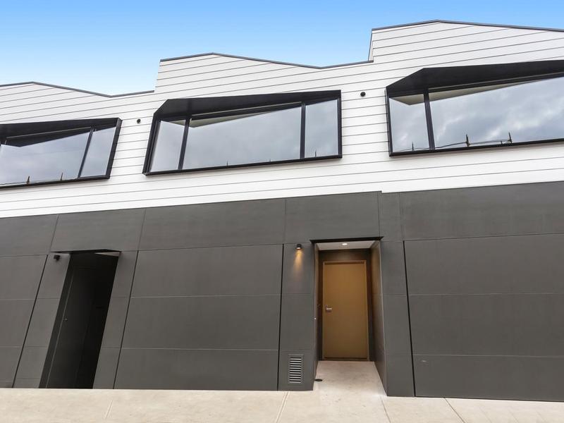 25 Sharp Circuit, Mill Park VIC 3082 