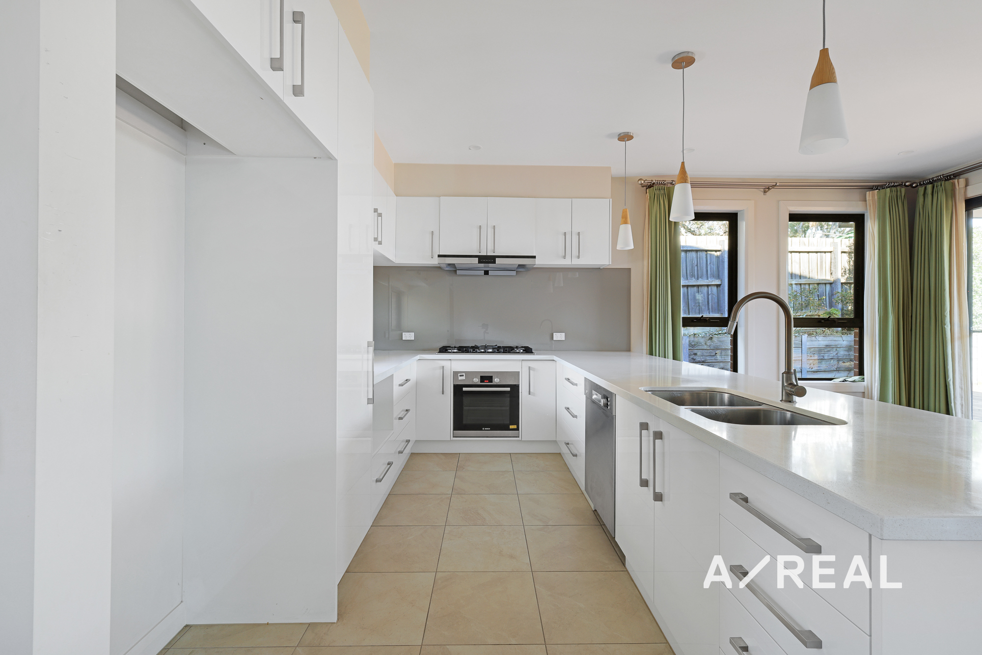 2/6 Saxon Court, Oakleigh VIC 3166 